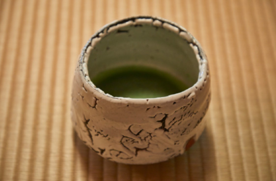 07 写真の茶碗は13代の作品だが、通常は１０代の茶碗で抹茶が頂ける。